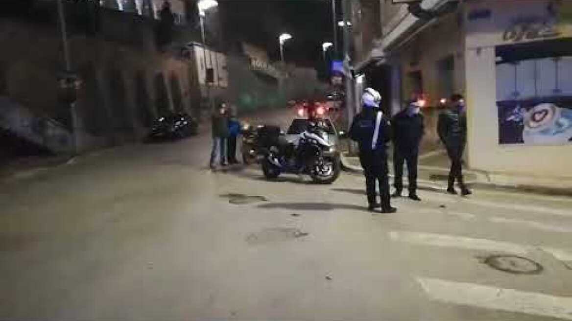 Πάτρα - Επίθεση με μολότοφ σε μηχανές της Τροχαίας