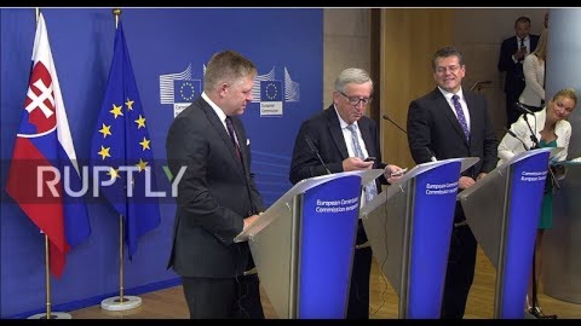 EU's Juncker disrupts his own presser with ringing phone, confuses his wife with Merkel