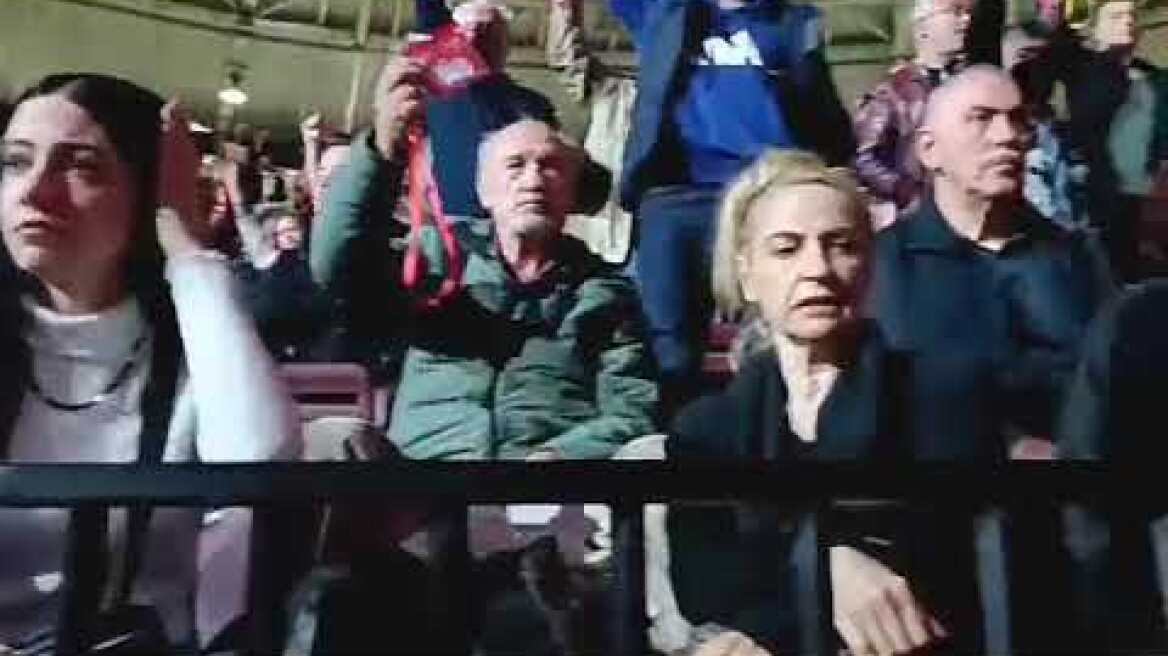 Η  στιγμή της διακοπής της ψηφοφορίας στο συνέδριο του ΣΥΡΙΖΑ