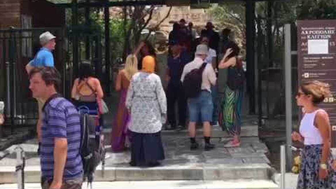 Ακρόπολη - ουρές (2)