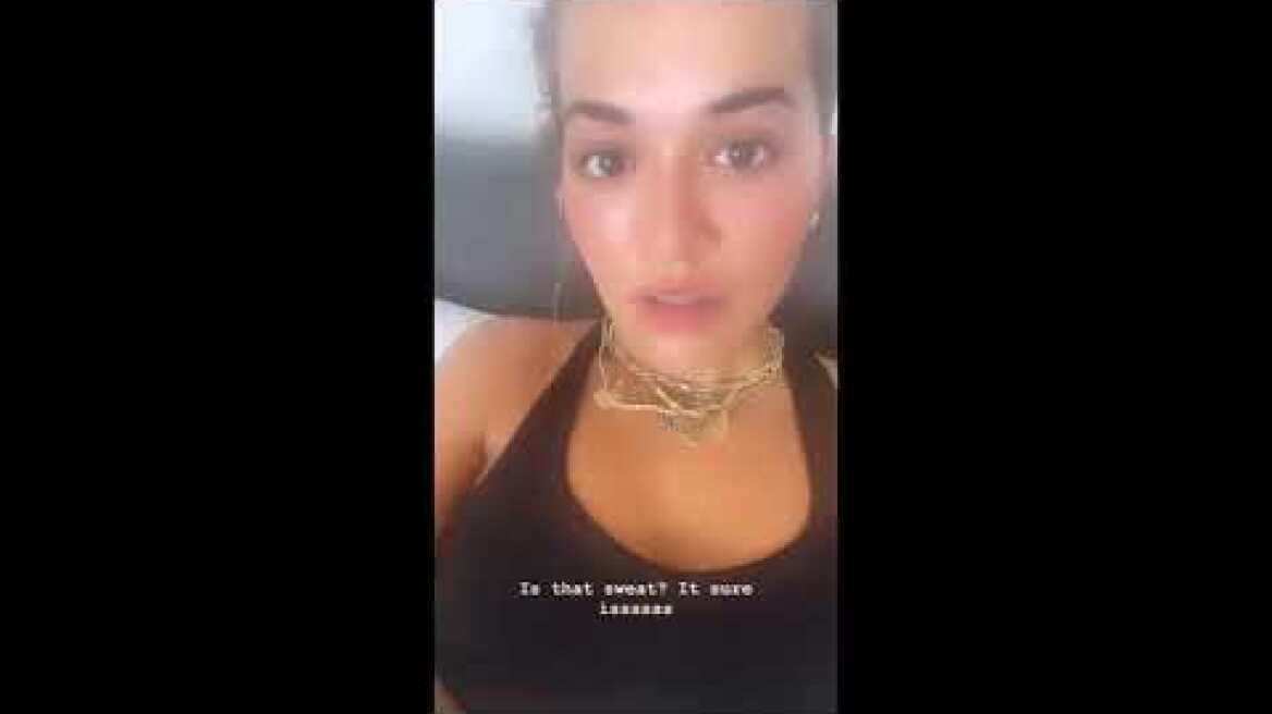 H Rita Ora κάνει διακοπές και... ιδρώνει στην Κέρκυρα