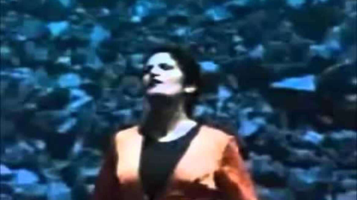 Άλκηστις Πρωτοψάλτη - Η ΛΑΒΑ (ΣΑΝ ΗΦΑΙΣΤΕΙΟ ΠΟΥ ΞΥΠΝΑ)