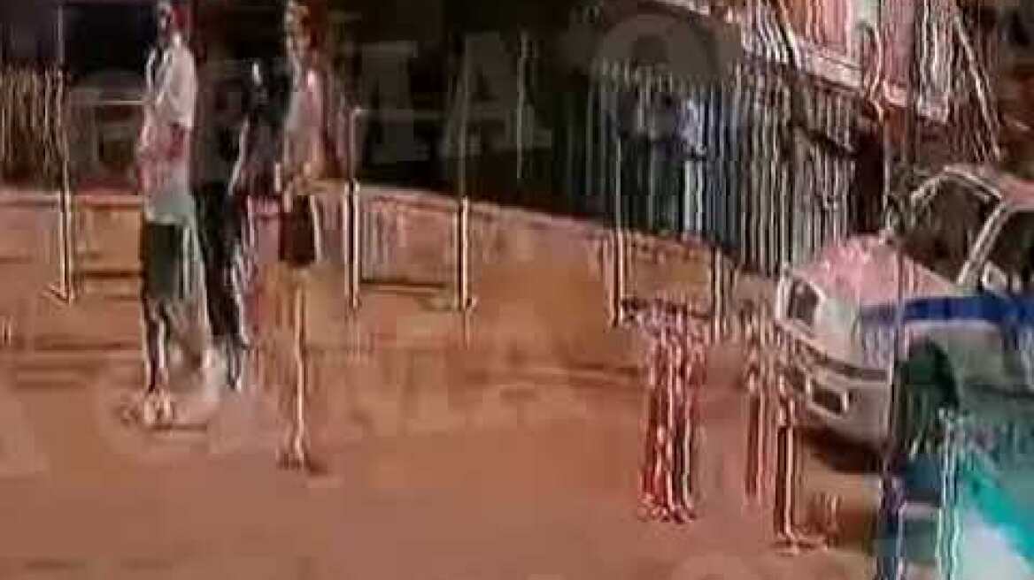 Υπόθεση Λύτρα: Το περιπολικό φεύγει από την κλινική χωρίς κάποιο όχημα να το ακολουθεί