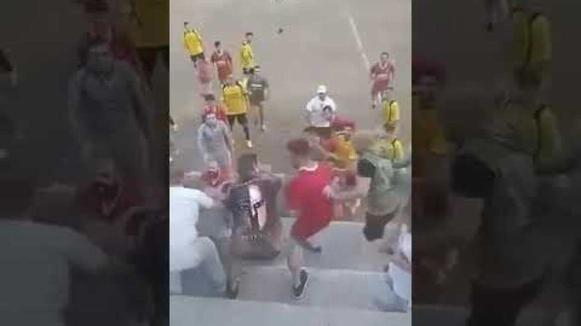 Τρελό ξύλο στο ματς Νέα Πεύκη - Κορυφή