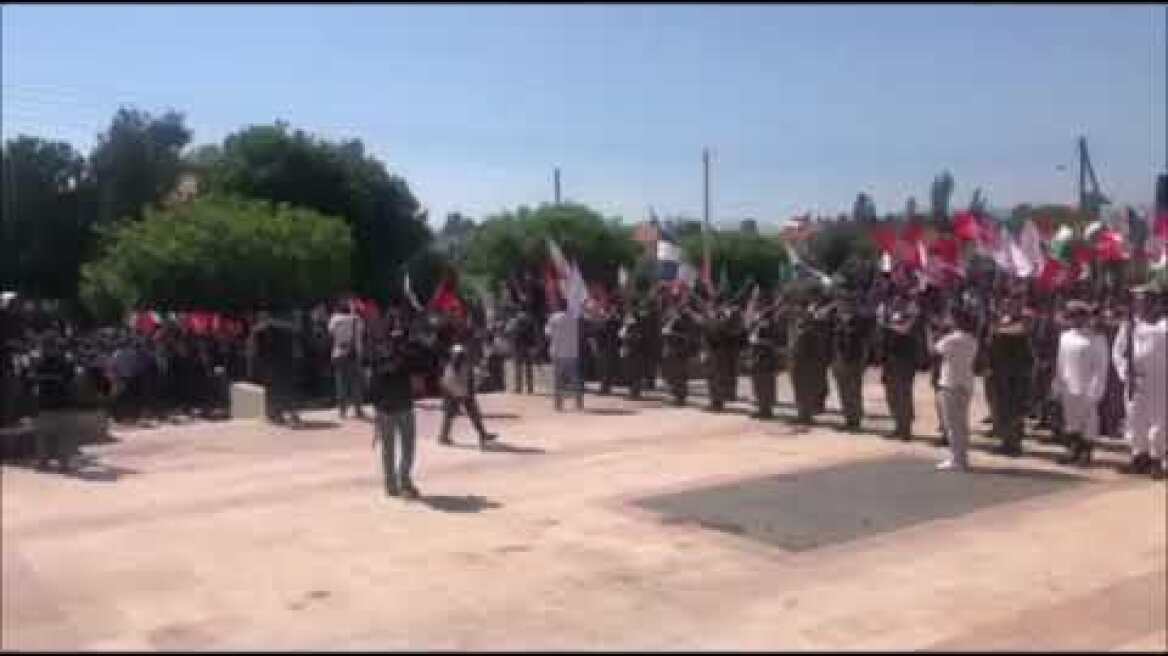 Η άφιξη της πομπής στην εκκλησία για την κηδεία