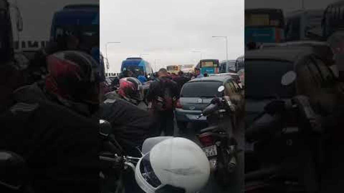 Passageiro sequestra ônibus e faz outros reféns na Ponte Rio Niteroi!