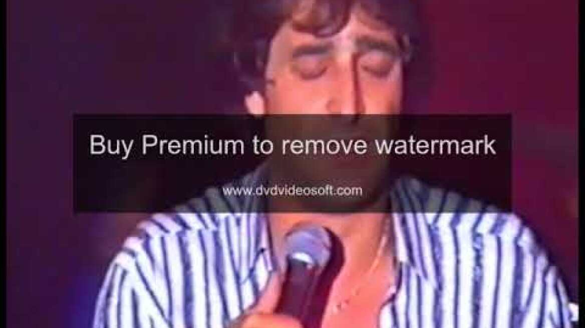 Βασίλης Καρράς με Χάρη Κωστόπουλο να παίζει μπουζούκι στα Νέα Δειλινά