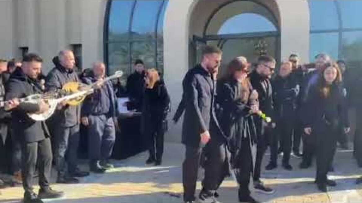 Το τελευταίο αντίο στον Χάρη Κωστόπουλο (1)