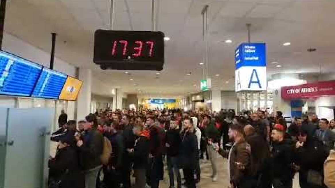 Υποδοχή κόσμου στην αποστολή μετά την Άρσεναλ