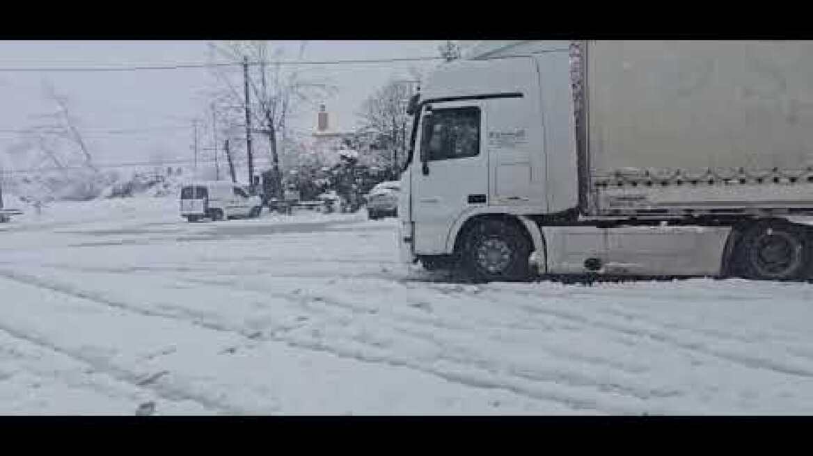 Χιονόπτωση στην Καλαμπάκα