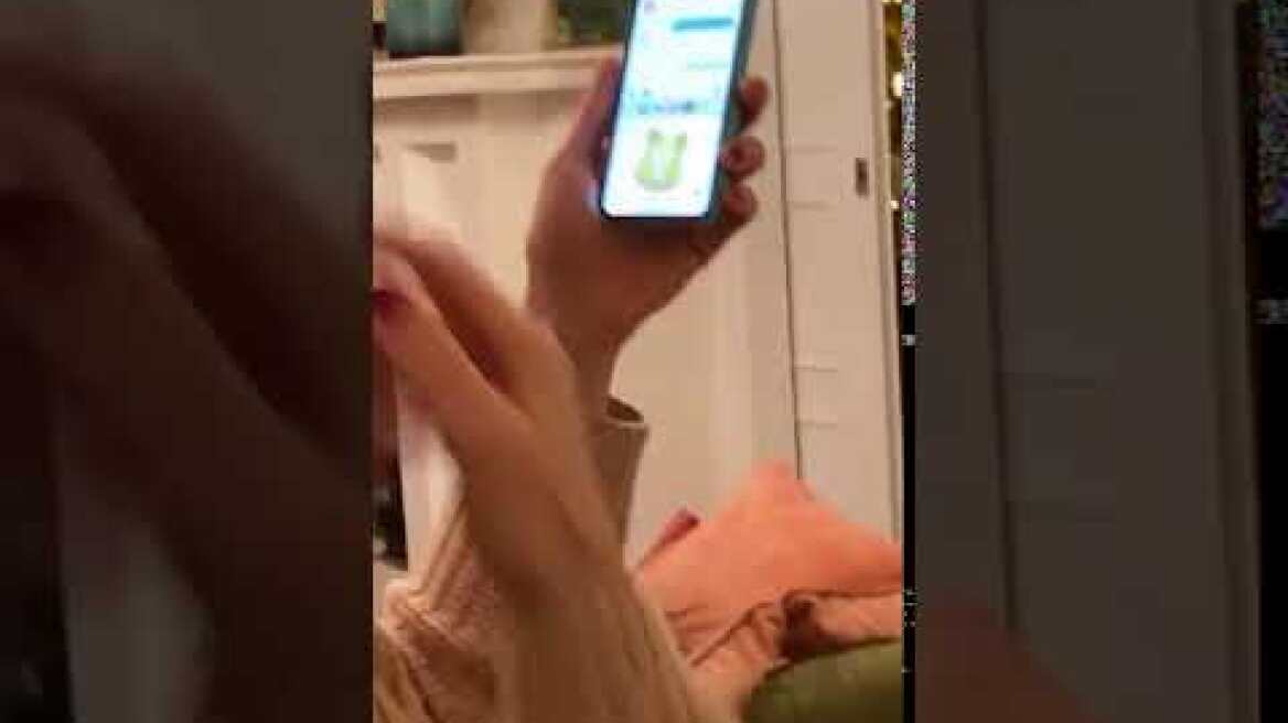 Η Τζένη Μπαλατσινού "λιώνει" στα γέλια μαζί με τις κόρες της