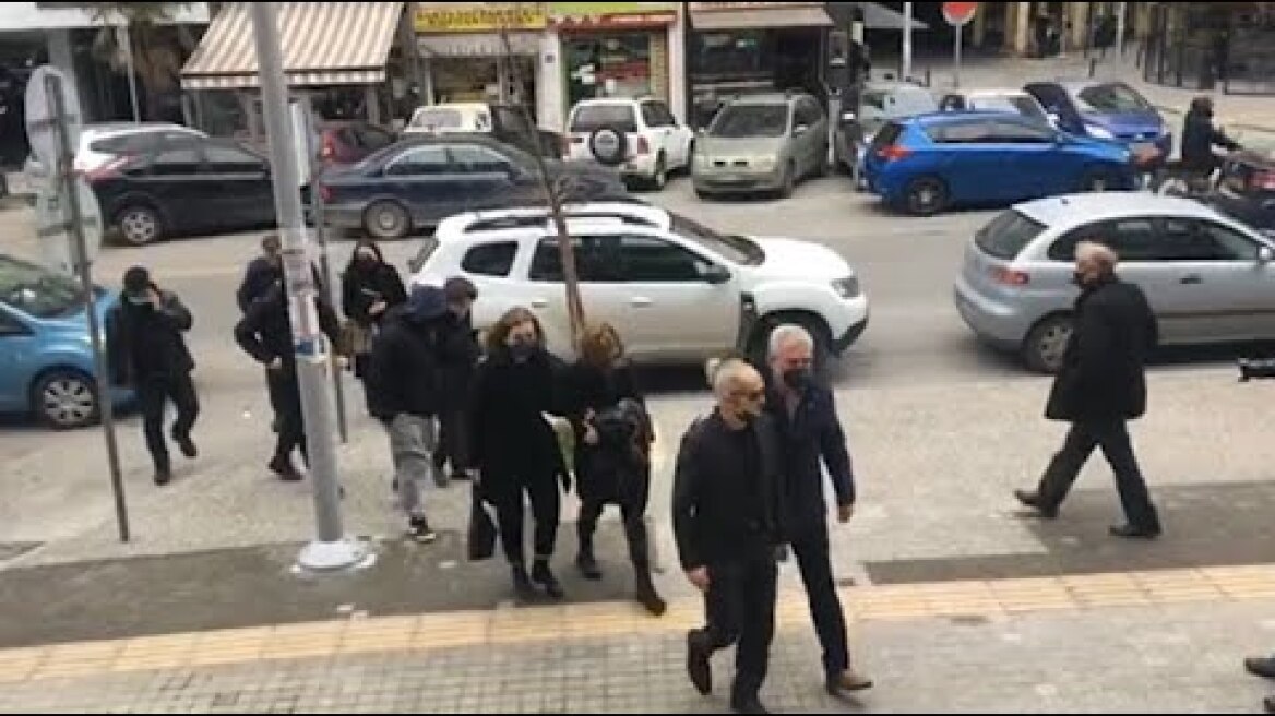 Η άφιξη των γονιών του 19χρονου και η δήλωση του Α.Κούγια