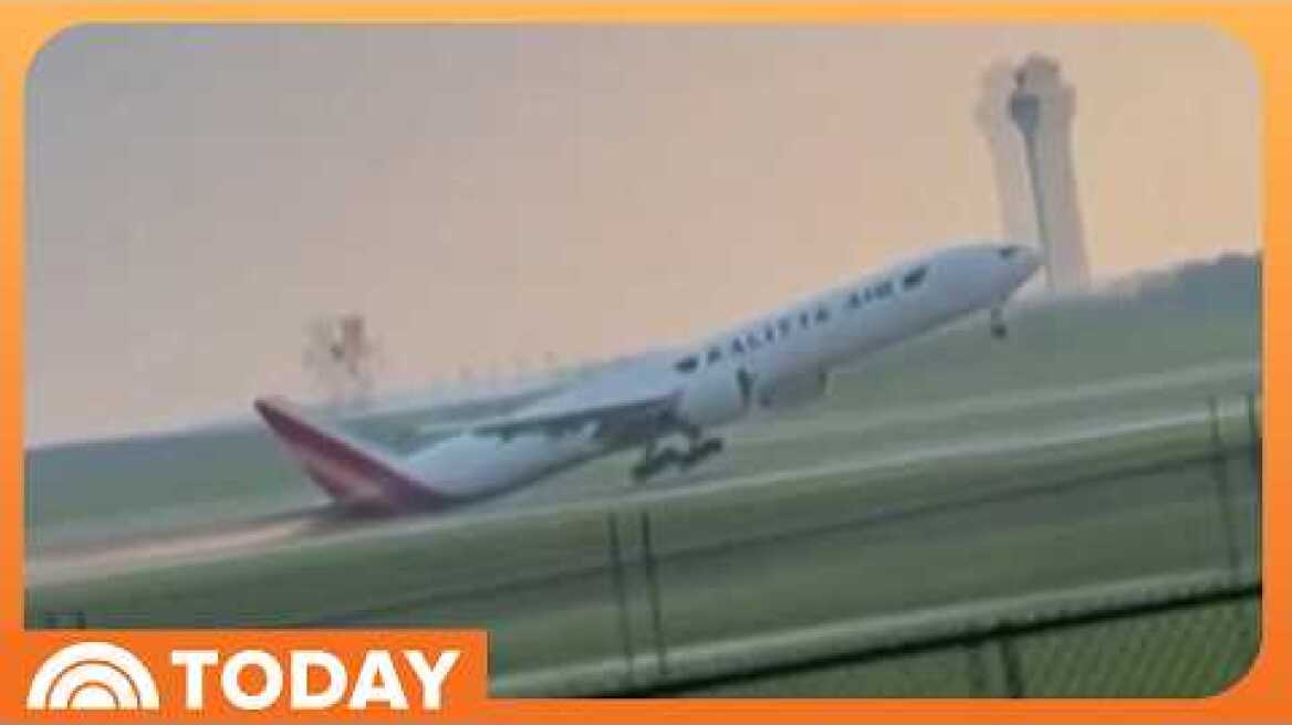 Sparks Fly as Cargo Plane’s Trail Skids Runway at Ohio Airport
