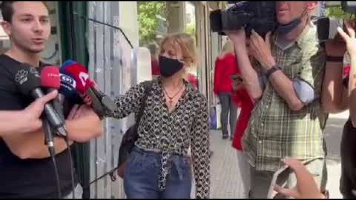 Δεμένη απο το λαιμό με μια ζώνη κρατούσε την 30χρονη ο ληστής στην Καλλιθέα