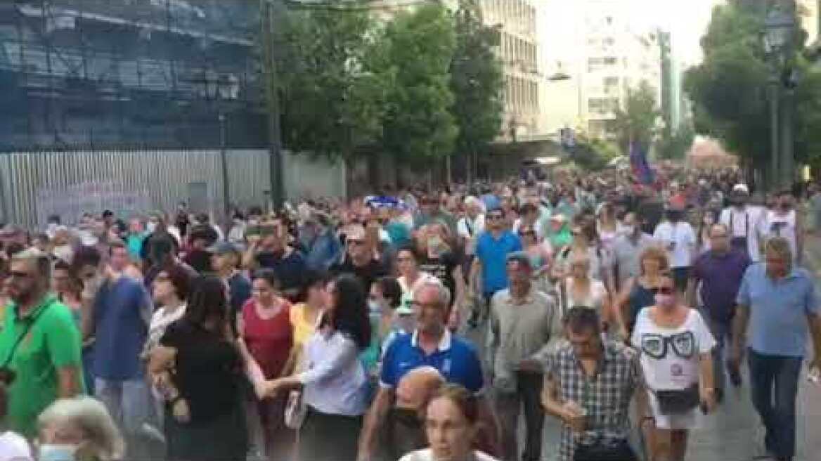 Έκλεισαν οι δρόμοι γύρω από την Ομόνοια