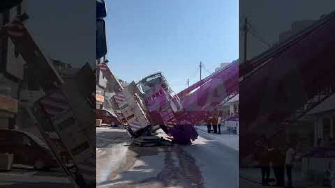 Γερανοφόρο έπεσε σε σπίτι στο Περιστέρι