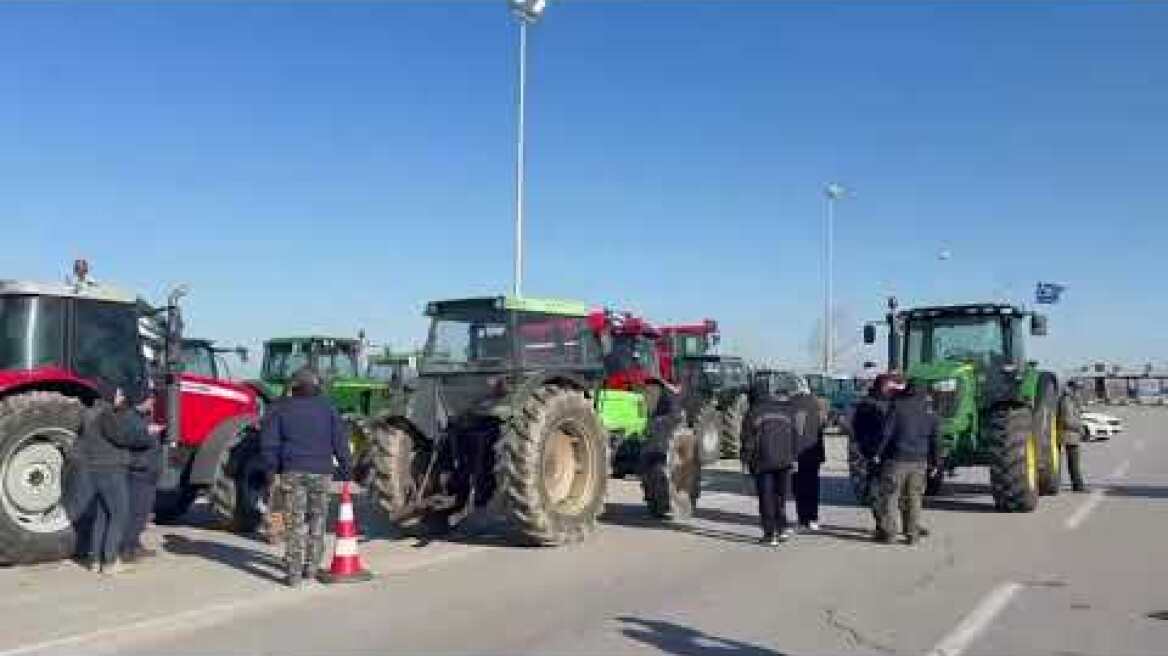 Στα μπλόκα και πάλι οι αγρότες: Κλείνουν το μεσημέρι τα Μάλγαρα, κρίσιμη σύσκεψη στη Νίκαια (5)