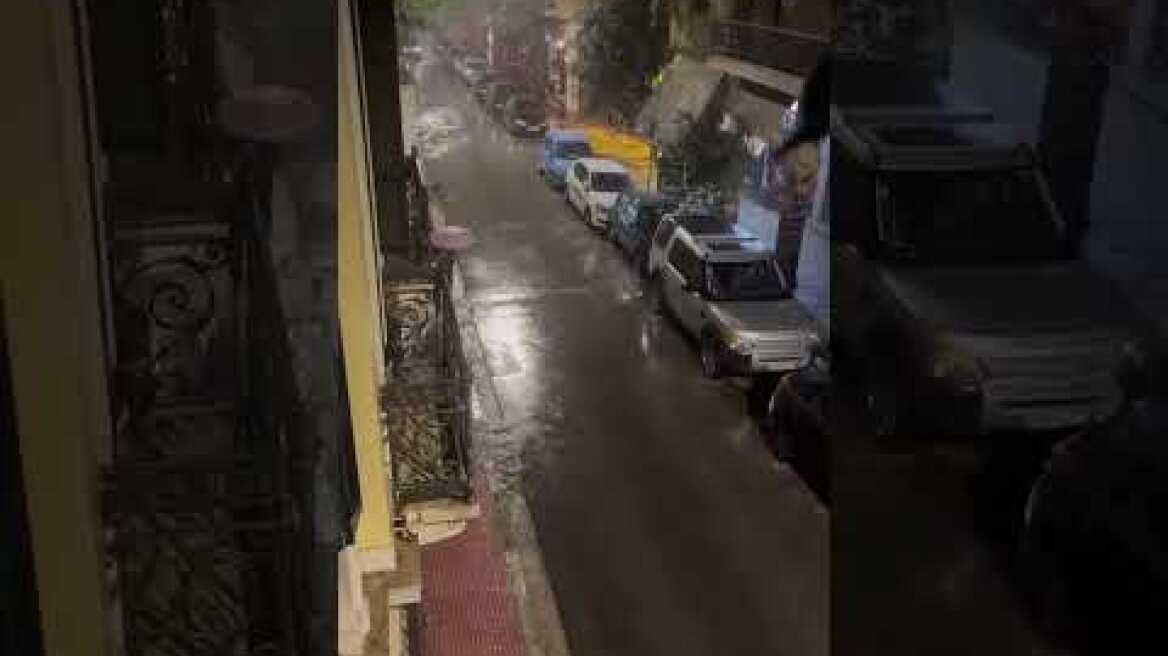 Καταιγίδα στα Εξάρχεια  (2)