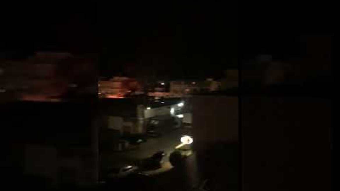 "Φούντωσαν" οι παλέτες δίπλα σε εύφλεκτα υλικά