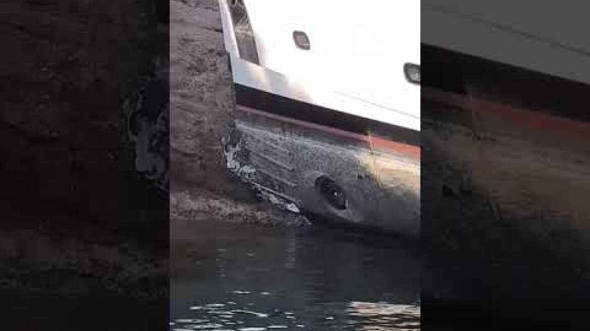 Θαλαμηγός με σημαία Βουλγαρίας προσάραξε στον Σαρωνικό