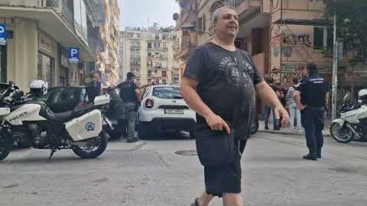 Θεσσαλονίκη: Απείλησε με μαχαίρι 17χρονο και "ταμπουρωθηκε" σε διαμέρισμα