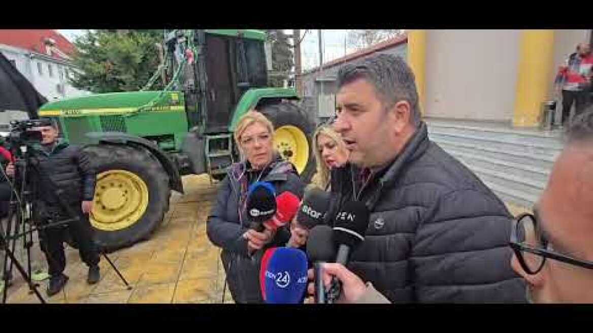 Αγρότες από τη σύσκεψη στη Νίκαια