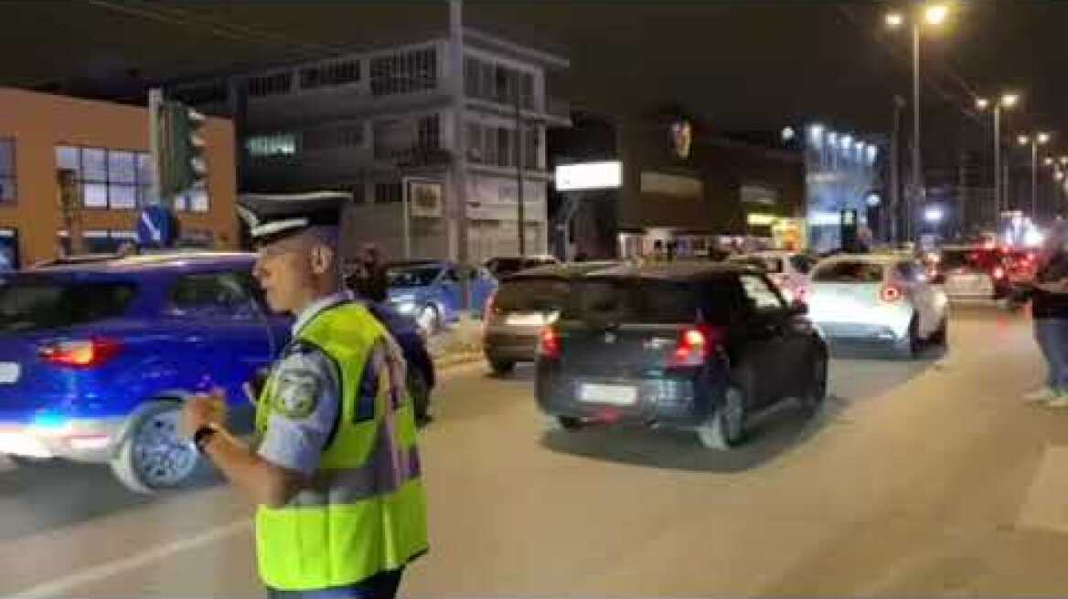 Πανηγυρισμοί στα γραφεία της ΝΔ στην Πειραιώς