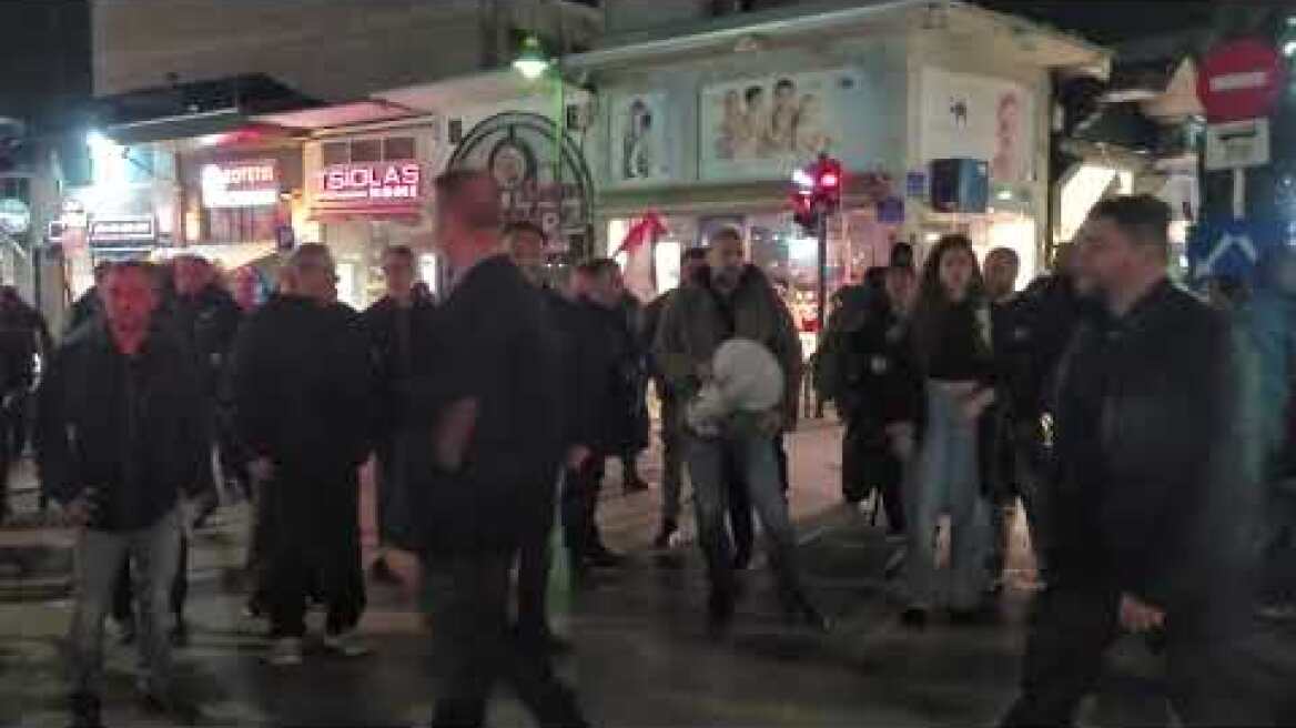 Επεισόδια έξω από το Δημοτικό Ωδείο Λάρισας
