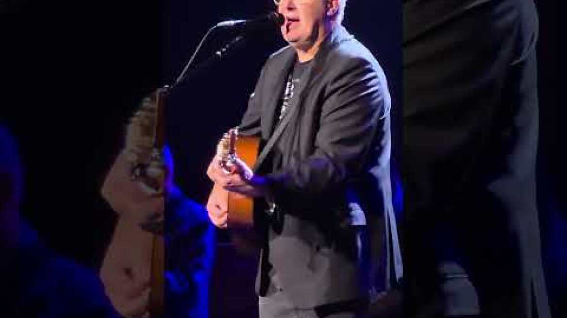 Country music legend Vince Gill playing tribute to his  friend Dolly Parton 8-27-26 Kansas City.