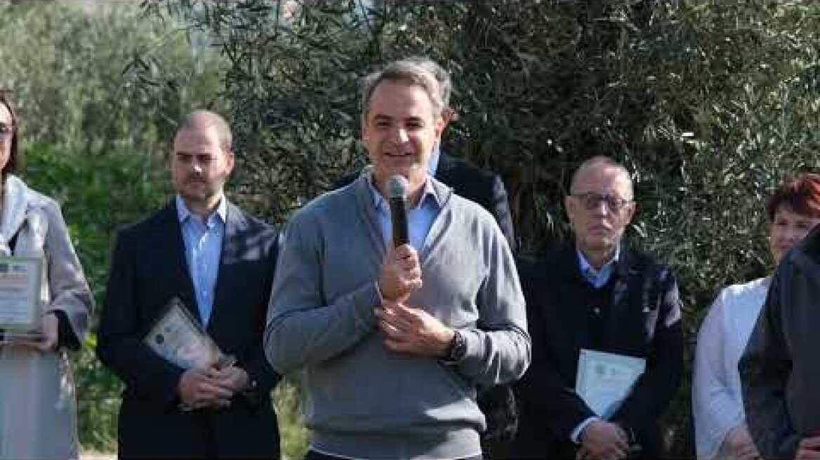 Μητσοτάκης: Οι πολίτες να κρίνουν αντικειμενικά - Στάση στον Ελαιώνα της Άμφισσας