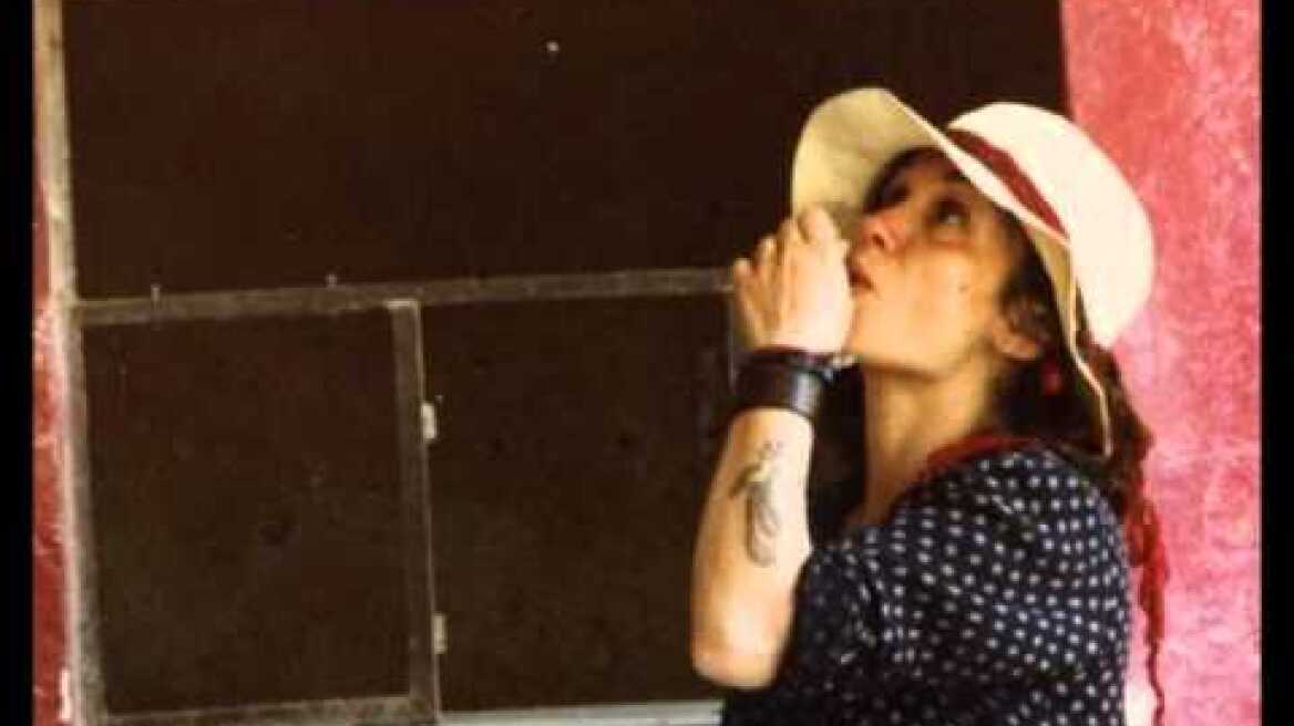 Με κόκκινο (Με το κεφάλι θρύψαλα) - Βάσω Αλλαγιάννη