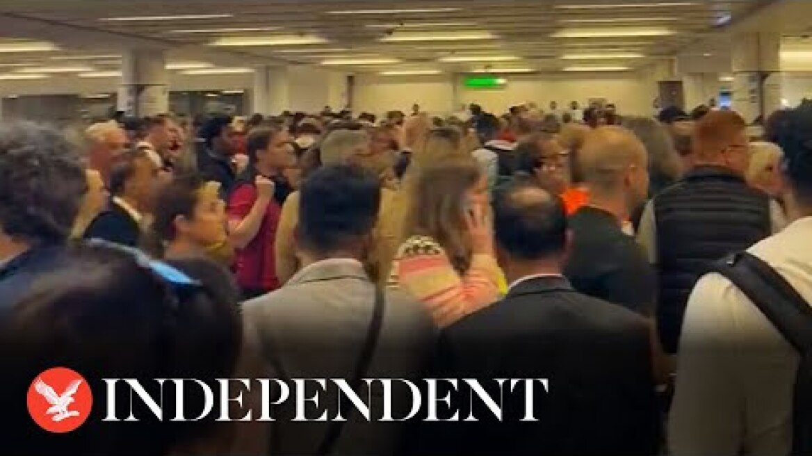Huge queues snake through Gatwick amid 'nationwide issue’ with airport e-gates