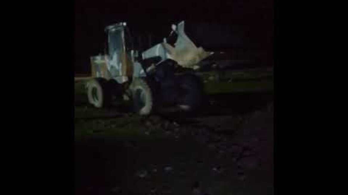 Βίντεο από τις χωματουργικές εργασίες που ξεκίνησαν αργά χθες το βράδυ στη Μυτιλήνη (2)