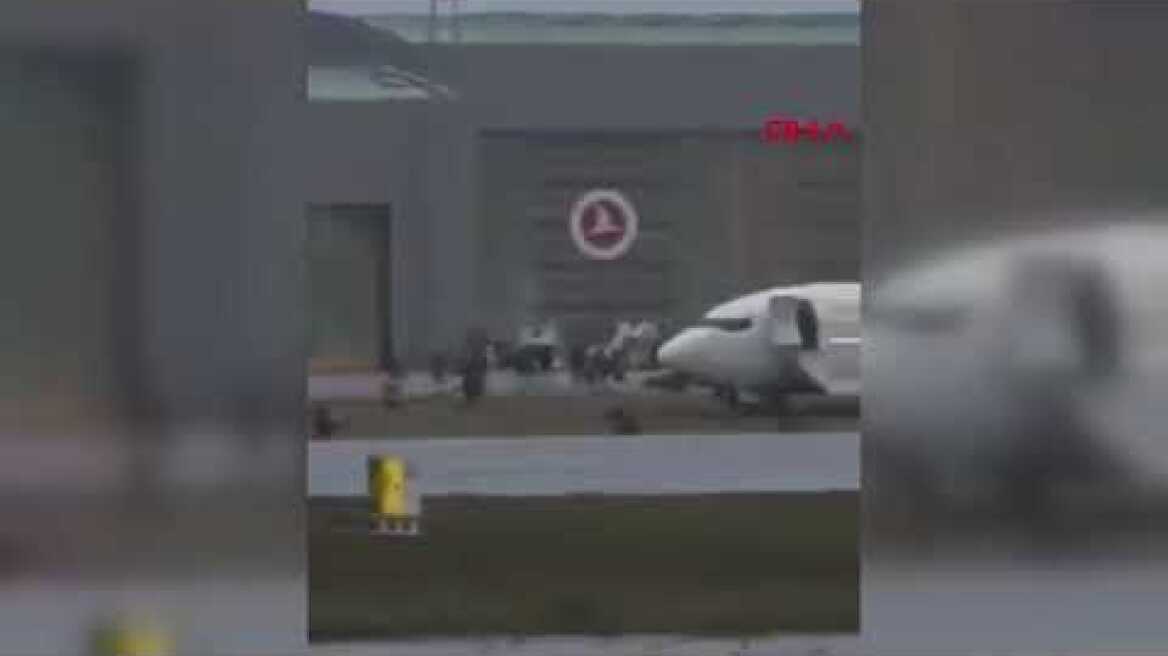 Sabiha Gökçen'de uçak pistten çıktı