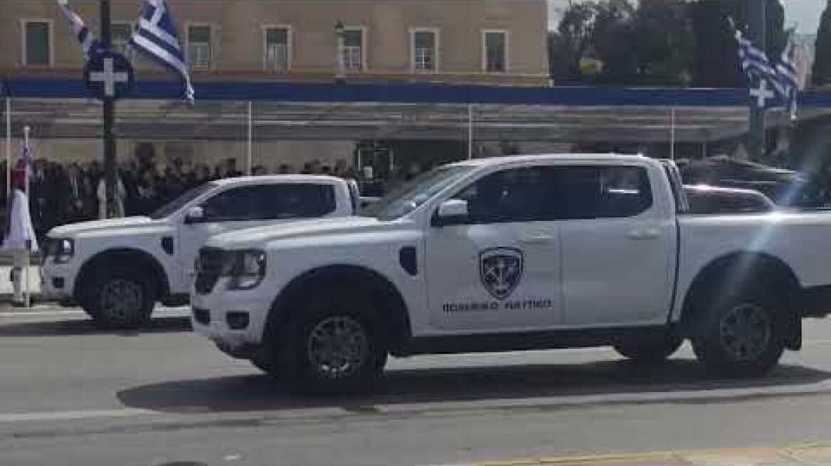 H μεγάλη στρατιωτική παρέλαση στην Αθήνα για την 25η Μαρτίου (4)