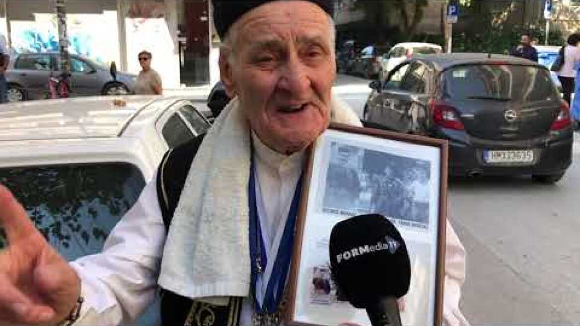 Ντυμένος Μακεδονομάχος πήγε να ψηφίσει