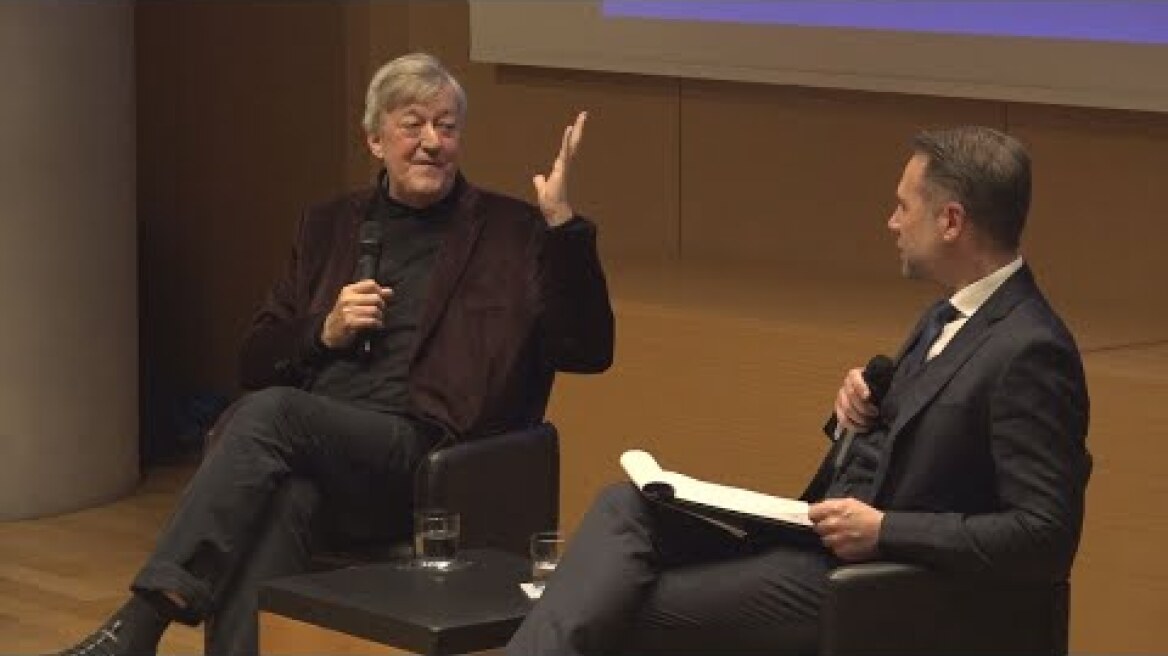 Εκδήλωση "Συνομιλώντας με τον Stephen Fry" στο Μουσείο της Ακρόπολης