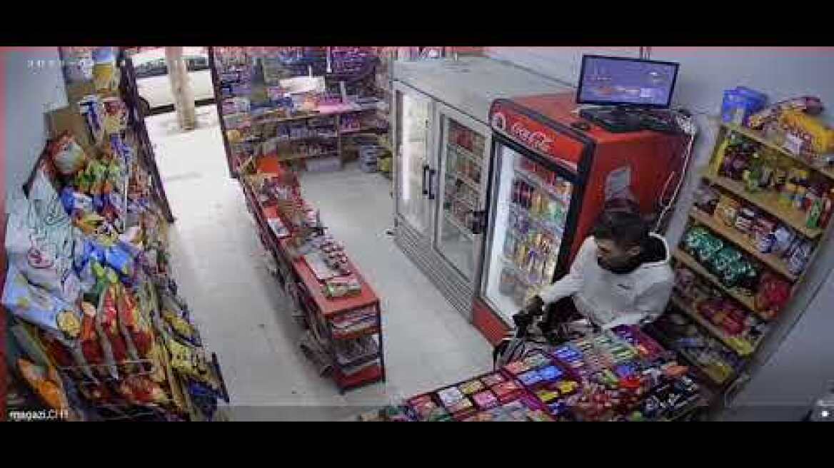 «Μακρυχέρης» κλέβει ουίσκι από κατάστημα ψιλικών