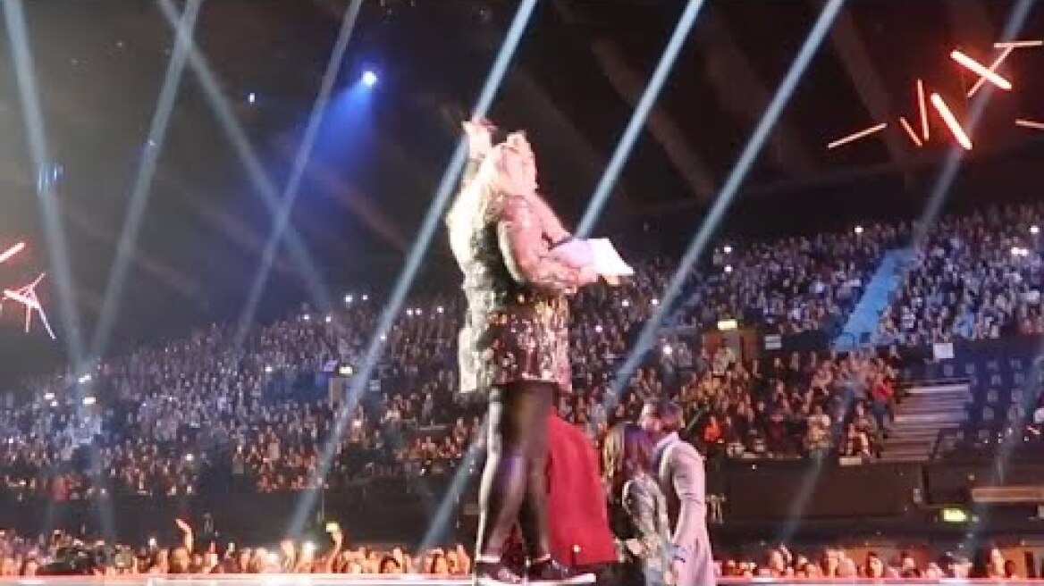 GEMMA COLLINS FALLS THROUGH STAGE (UNSEEN FOOTAGE)