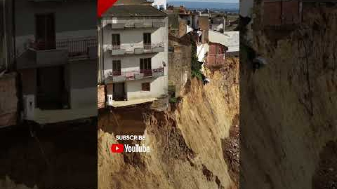 Niscemi, la frana non si ferma: le case sull'orlo del baratro riprese dal drone