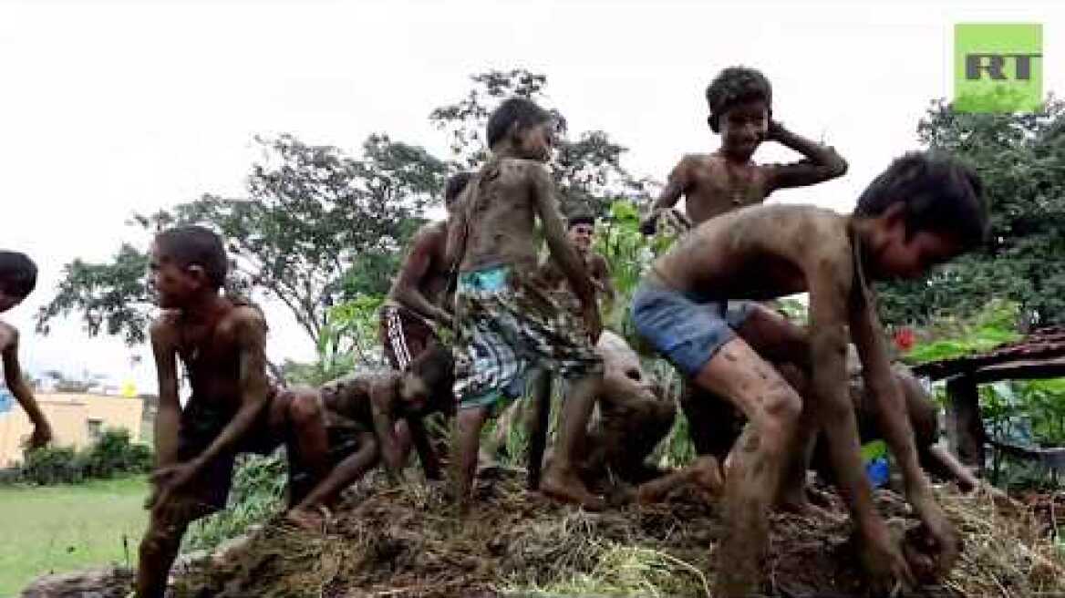 Would you join India's FAECAL FEST to attract ‘good health’?