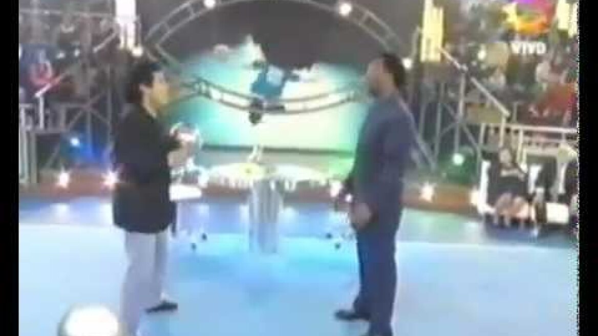 Pelé vs. Maradona - PELE WINS ! [live on TV]