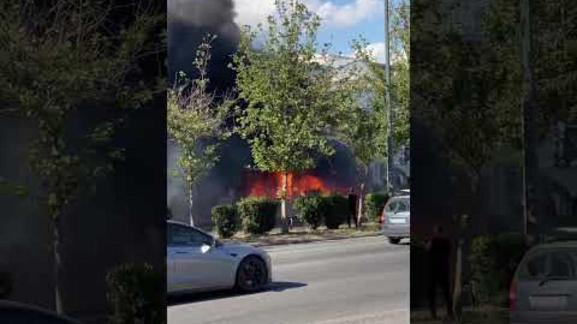 Φωτιά σε πούλμαν στη λεωφόρο Αθηνών (3)