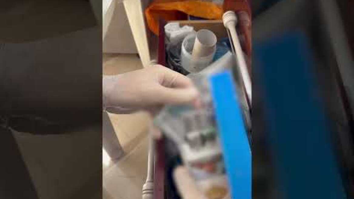 Από τη Διεύθυνση Αλλοδαπών Αττικής εντοπίστηκε εργαστήριο κατάρτισης πλαστών ταξιδιωτικών εγγράφων