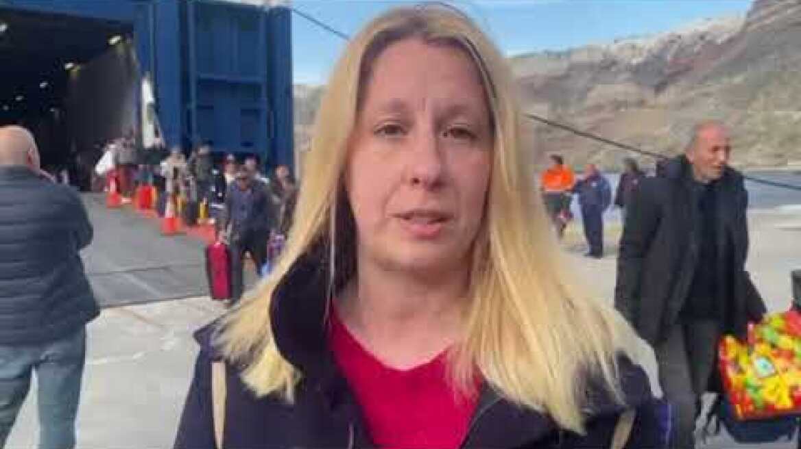 Επιστροφή κατοίκων Σαντορίνης (1)