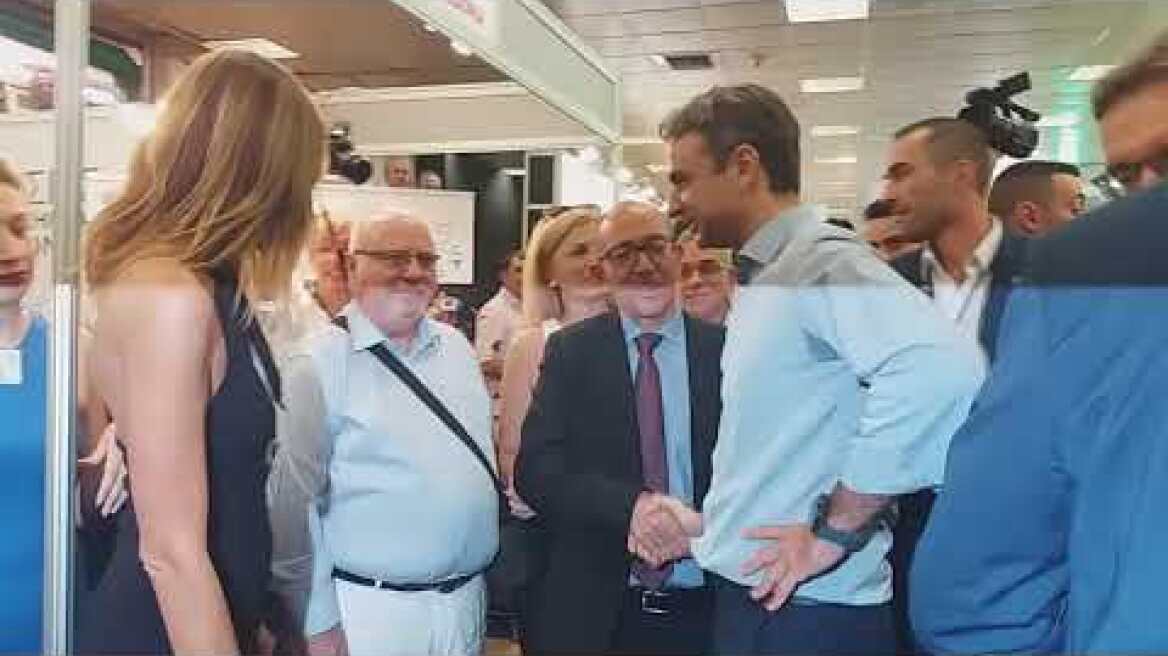 Περίπτερο ΠΑΜΑΚ - Υποδοχή Μητσοτάκη με βιολιά - Voria.gr