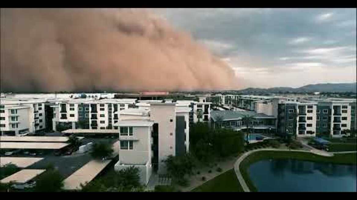 Tεράστιο τείχος σκόνης «καταπίνει» περιοχές του Φοίνιξ