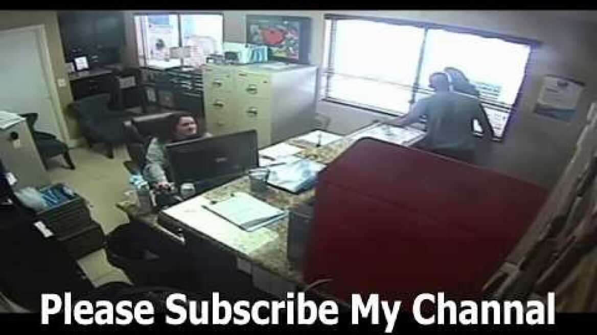 Miami cop beats 14 year old daughter in school office