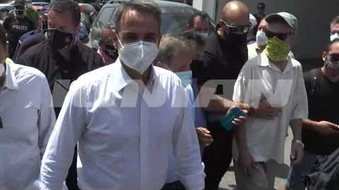 Ο Κυριάκος Μητσοτάκης στο συντονιστικό για τις φωτιές στην Ηλεία