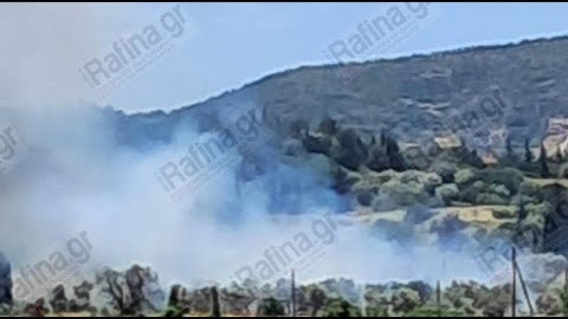 Φωτιά στα Σπάτα κοντά στο Εκπτωτικό Χωριό